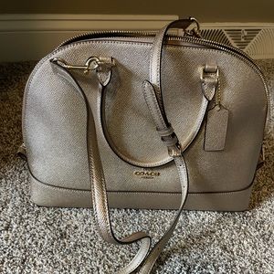 Gorgeous Coach purse with shoulder strap.  Only used twice